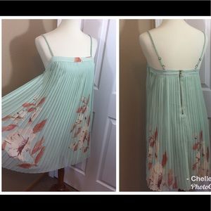 Forever 21 mint green floral print pleated dress